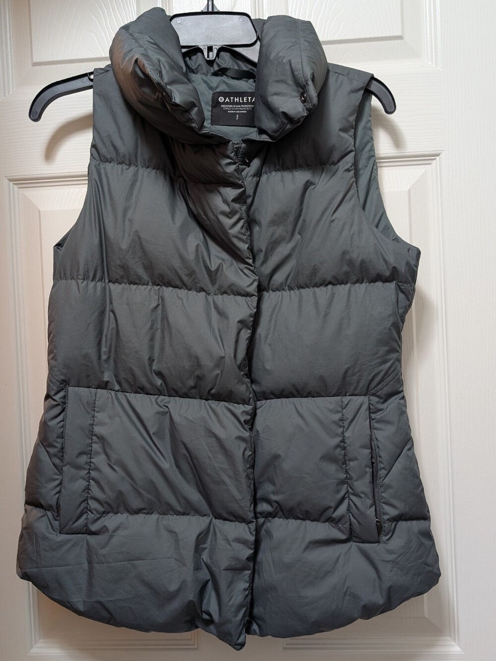 ATHLETA Downtown Vest Metropolis Gray Down Blend Puffer Vest Zippered Size Small